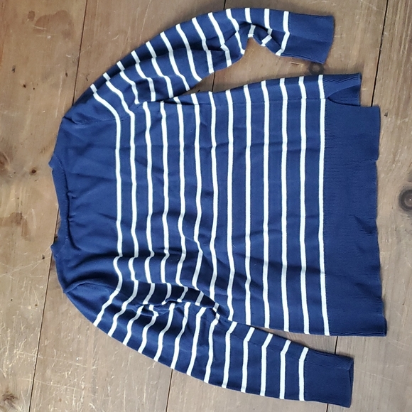 Liz Claiborne sweater - Picture 3 of 3